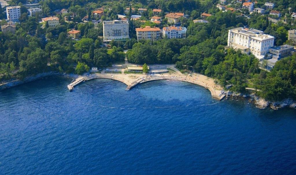 Hotel Villa Vera Lovran Exterior photo